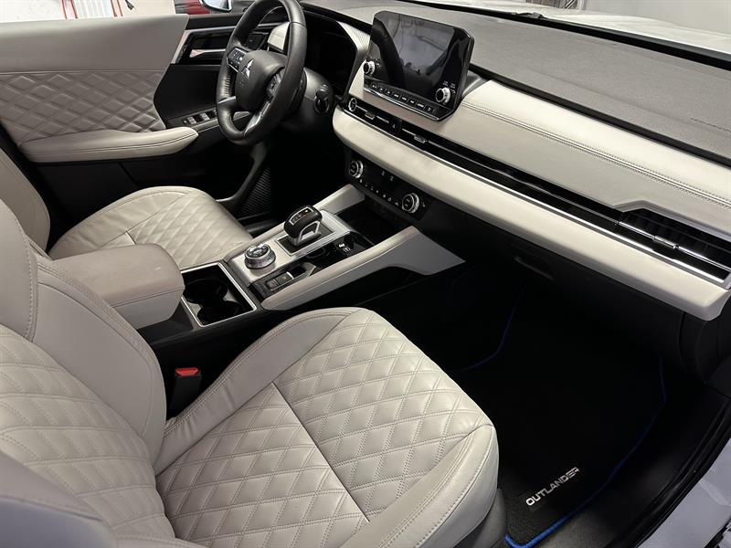 mitsubishi Outlander PHEV 2023 - 17