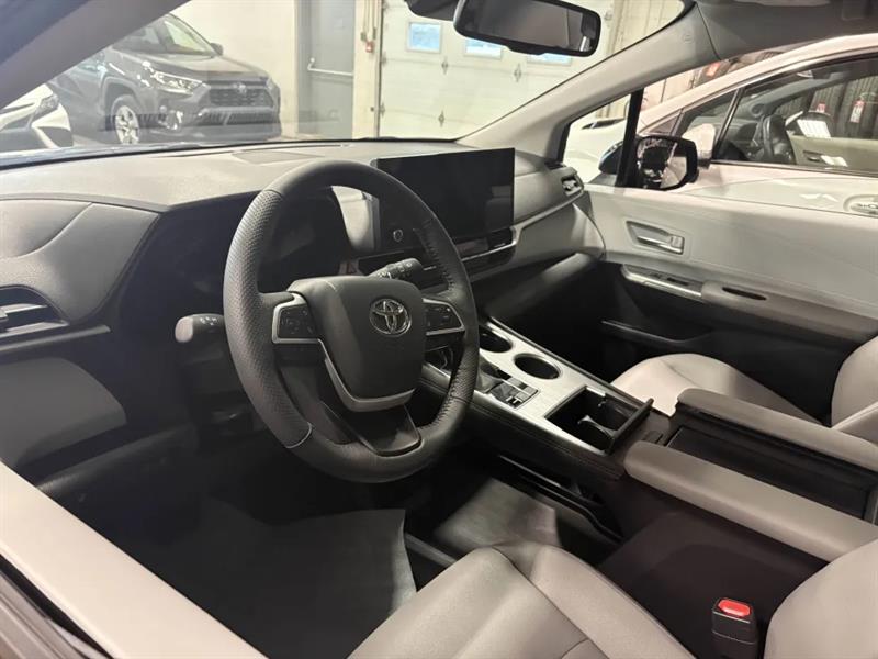 toyota Sienna Hybrid 2025 - 11