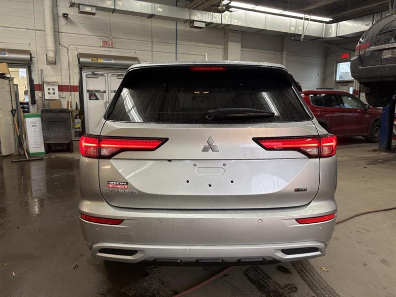 mitsubishi Outlander 2022 - 3