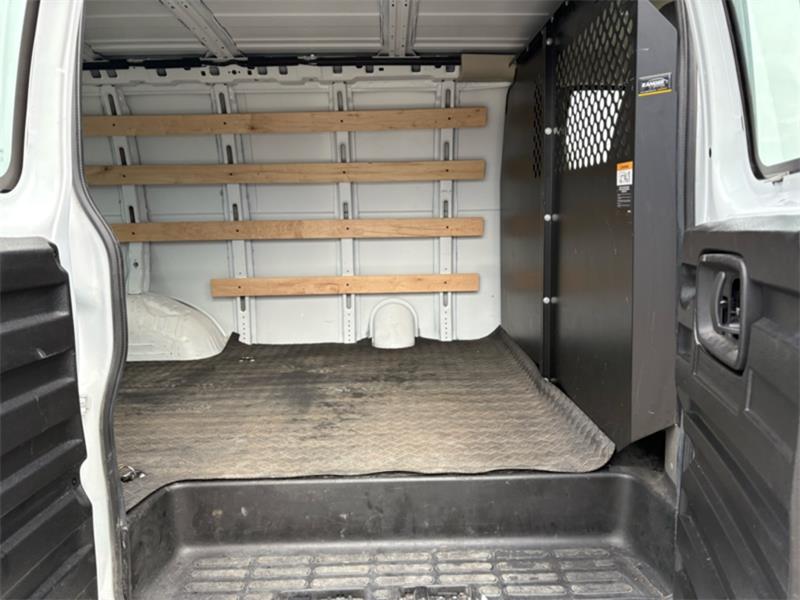 gmc Fourgonnette Savana utilitaire 2023 - 13