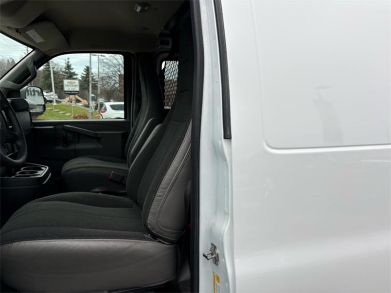 gmc Fourgonnette Savana utilitaire 2023 - 15