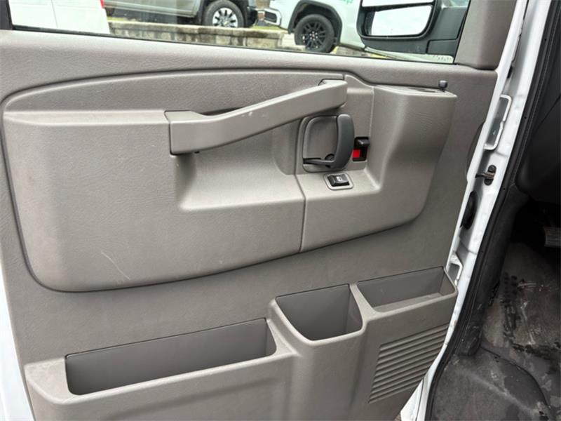 gmc Fourgonnette Savana utilitaire 2023 - 16