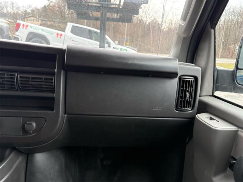 gmc Fourgonnette Savana utilitaire 2023 - 22