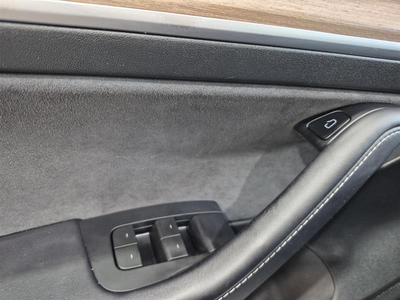 tesla Model 3 2023 - 8