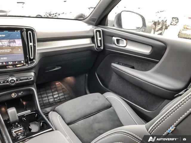 volvo XC40 2025 - 24