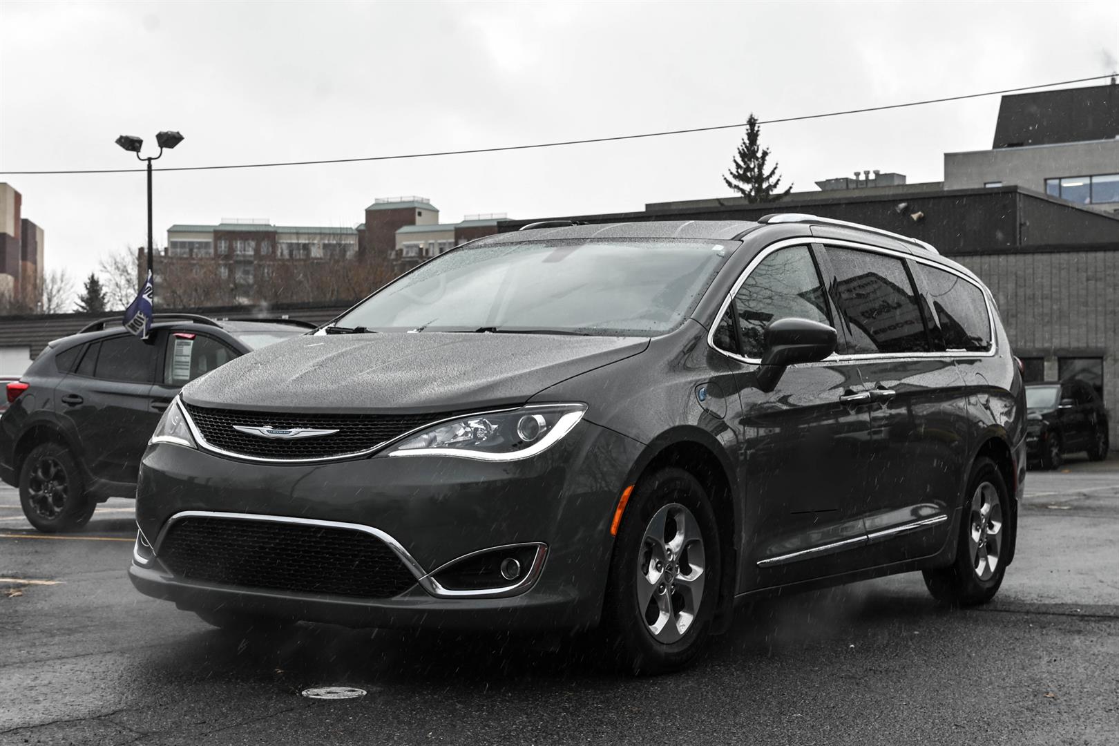 2020 Chrysler Pacifica Hybrid Touring L FWD