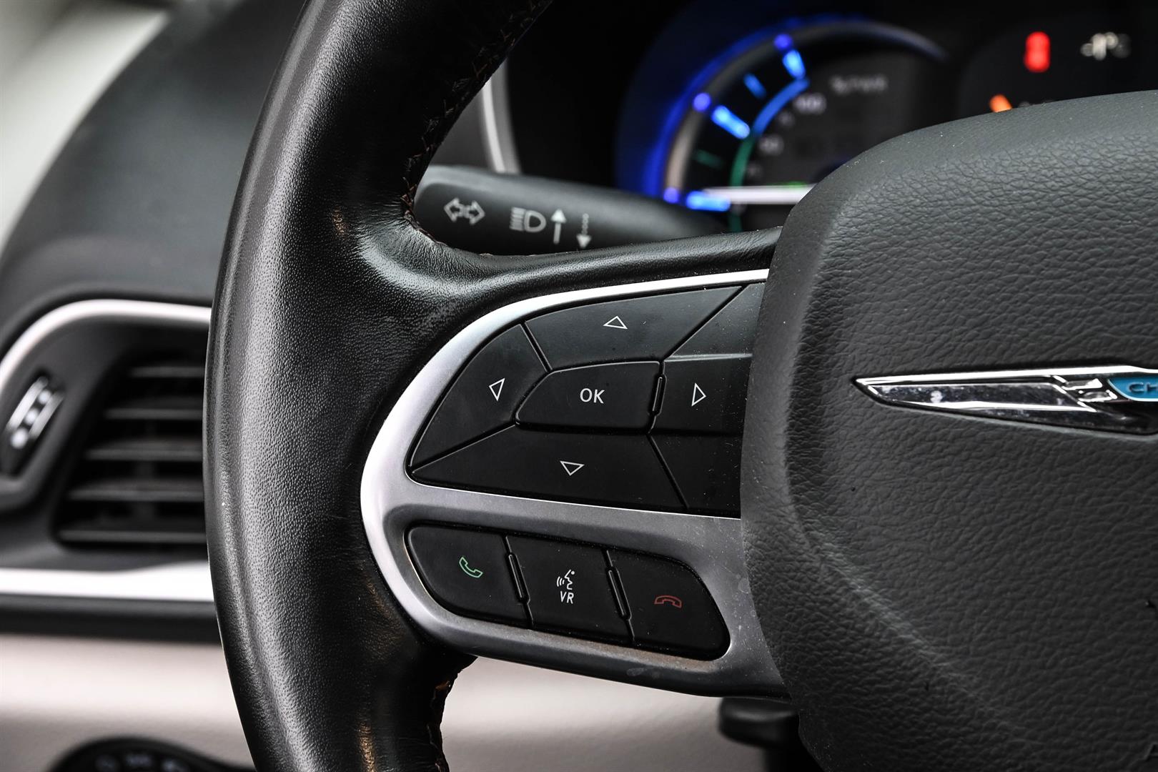 chrysler Pacifica Hybrid 2020 - 17