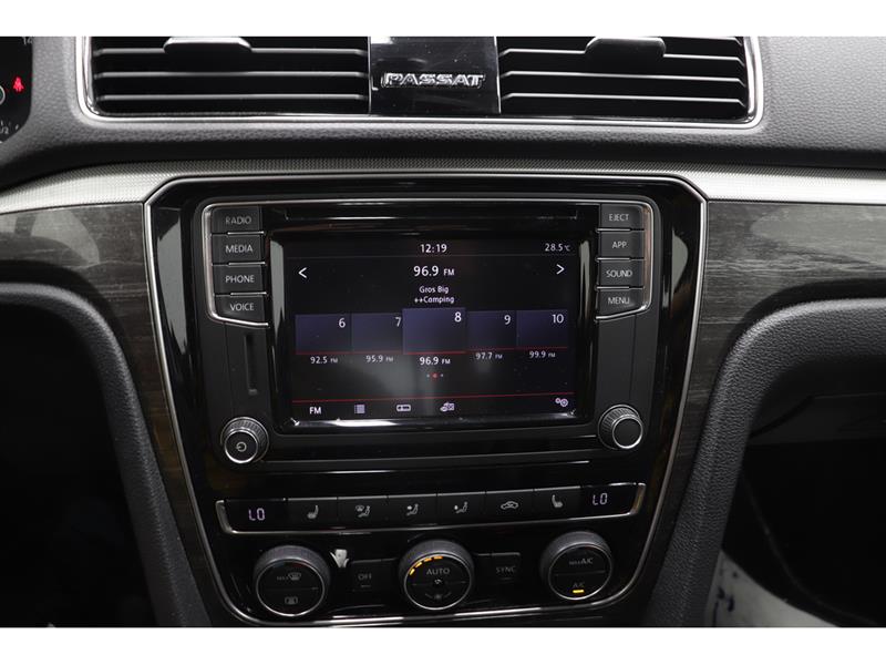 volkswagen Passat 2018 - 24