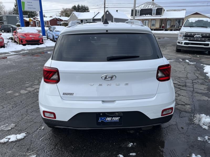 hyundai Venue 2022 - 17
