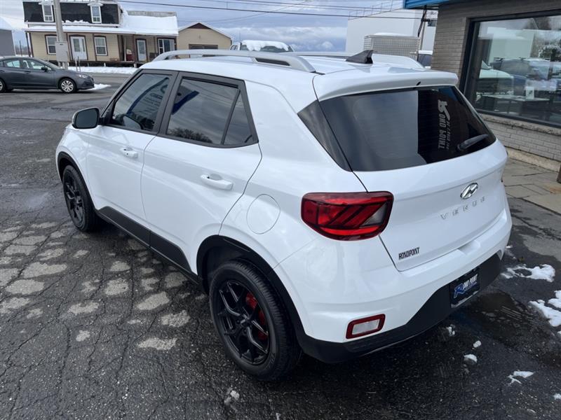 hyundai Venue 2022 - 25