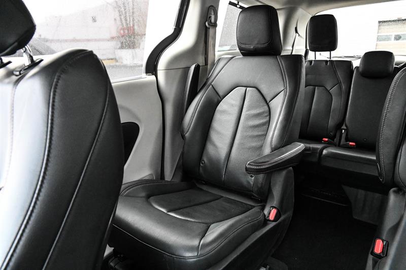 chrysler Pacifica Hybrid 2020 - 11