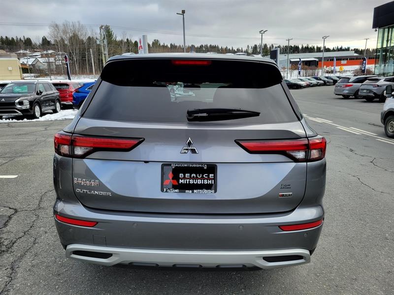 mitsubishi Outlander 2022 - 11