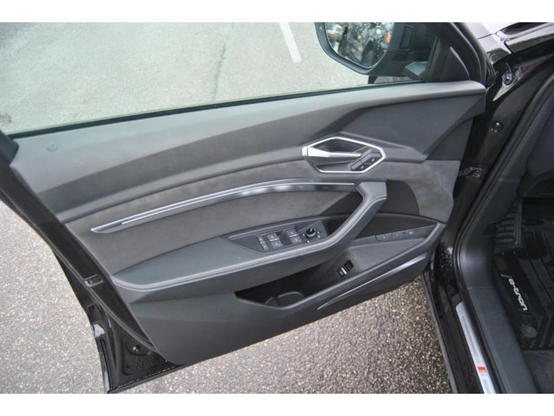 audi e-tron 2022 - 12