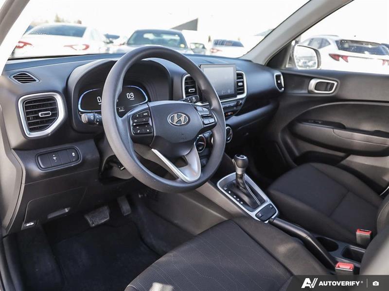 hyundai Venue 2023 - 25