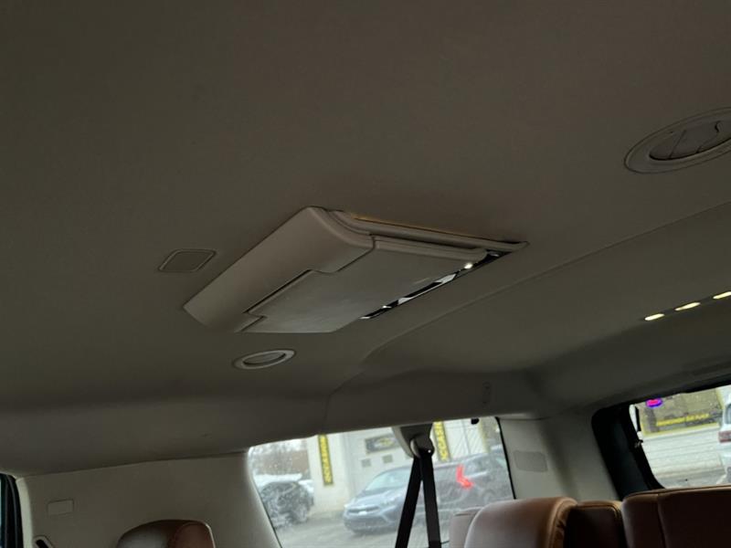 cadillac Escalade ESV 2017 - 24