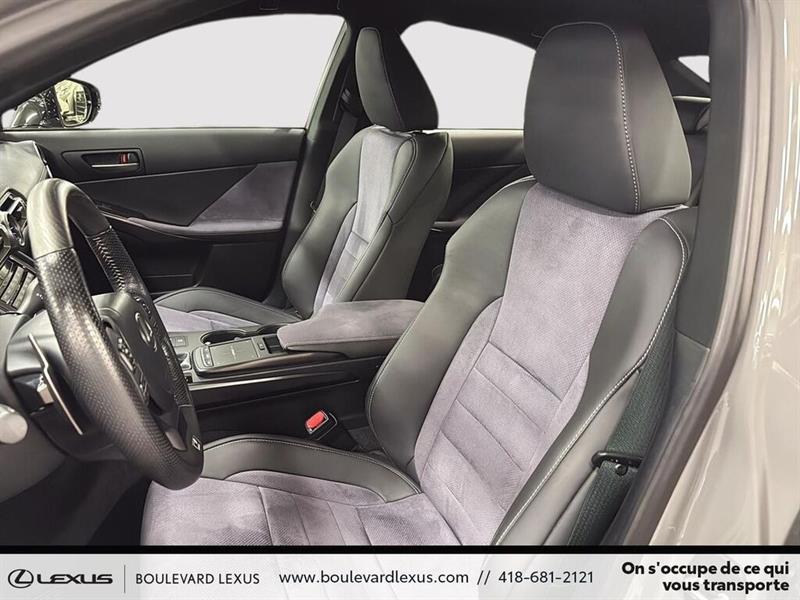 lexus IS  2022 - 9