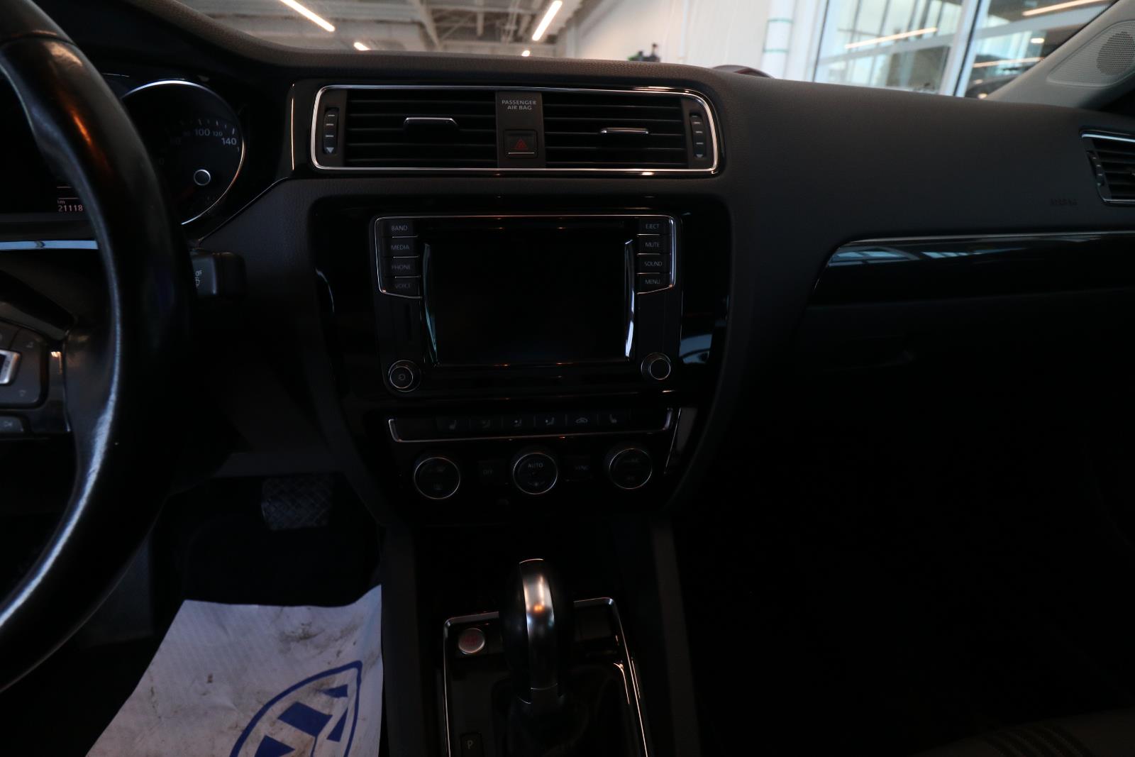 volkswagen Jetta Sedan 2017 - 13