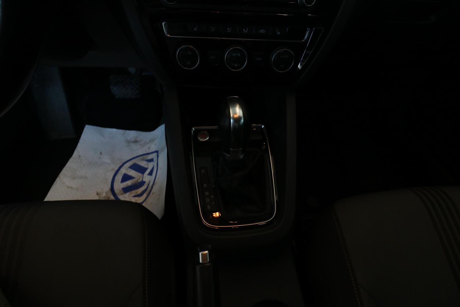 volkswagen Jetta Sedan 2017 - 14