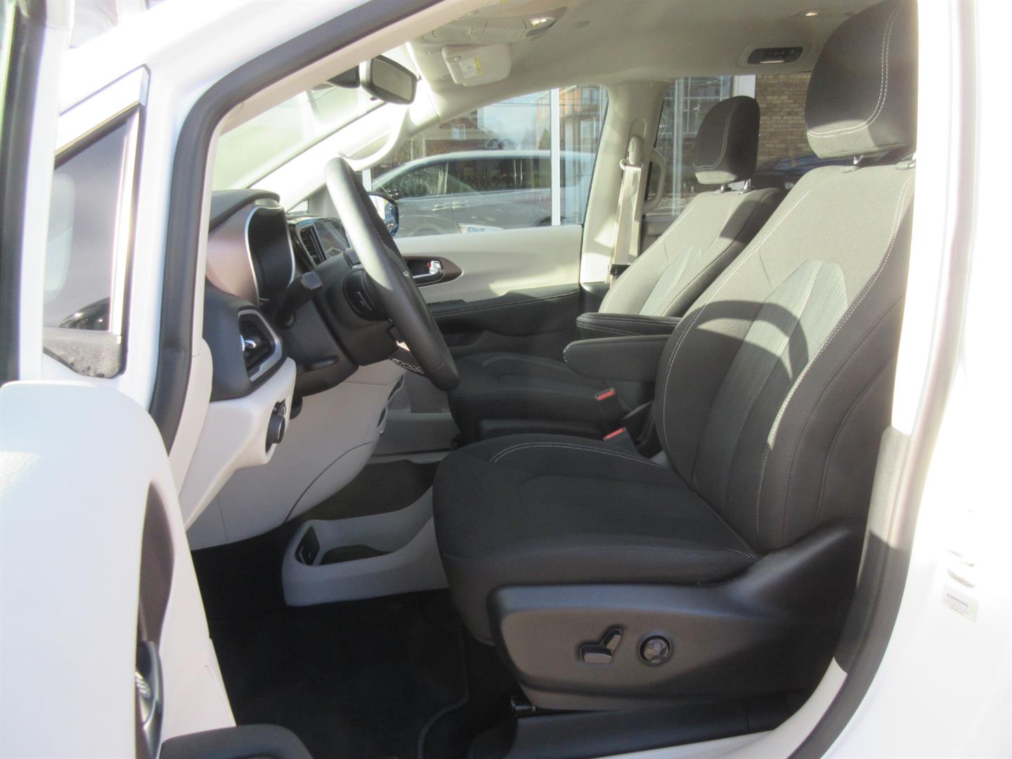 chrysler Grand Caravan 2024 - 17