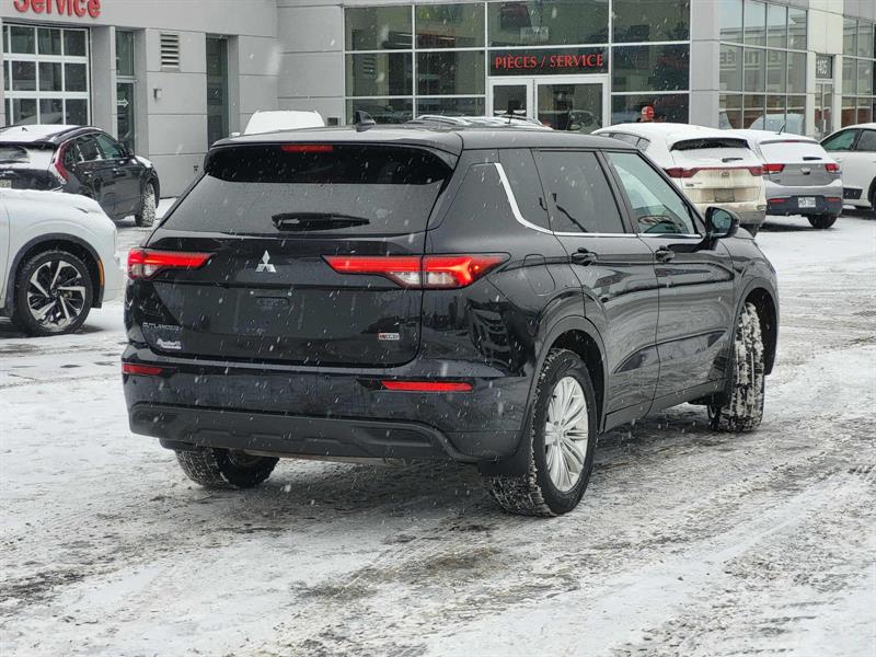 mitsubishi Outlander 2022 - 3