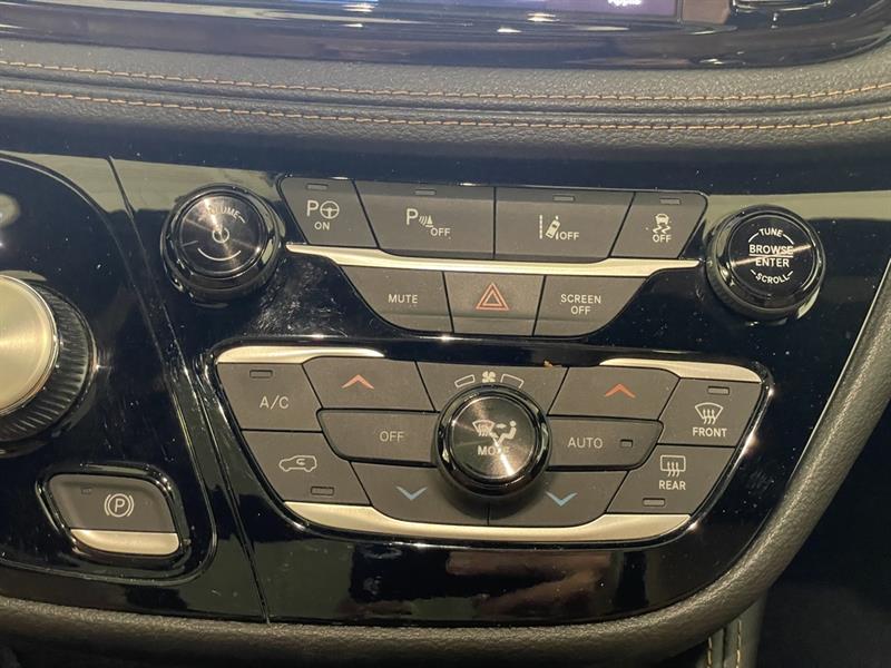 chrysler Pacifica Hybrid 2023 - 17