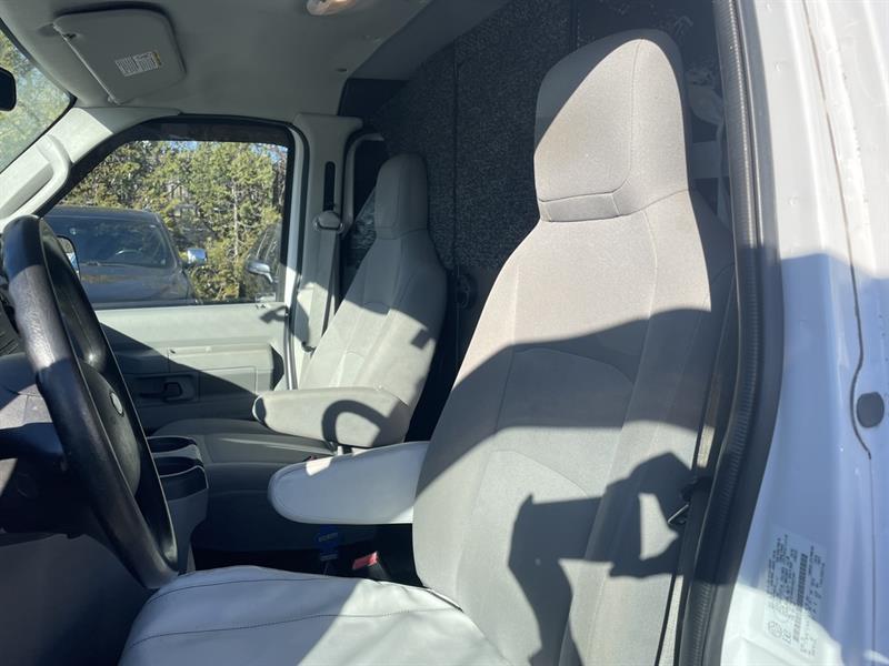 ford Econoline 2011 - 11