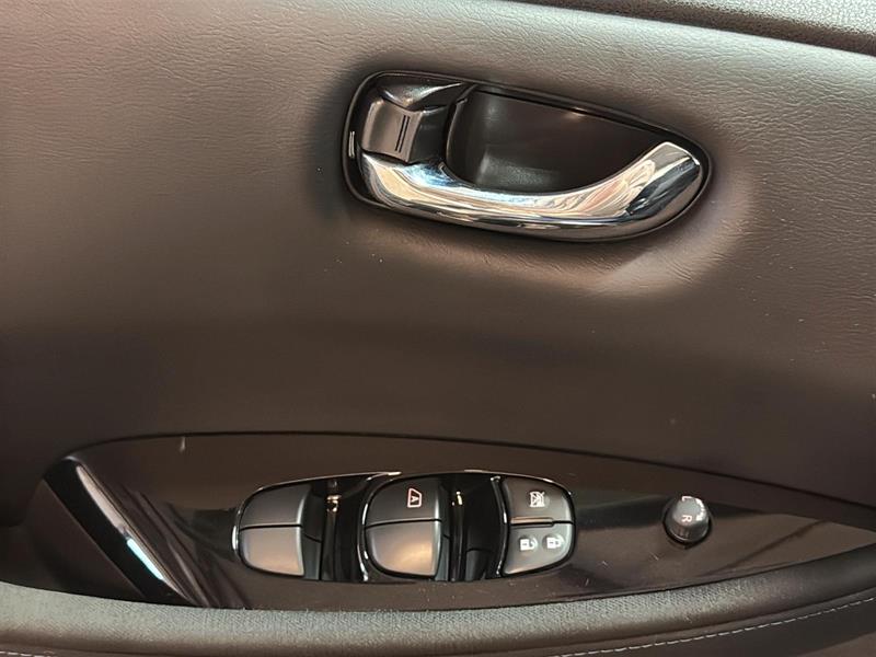 nissan LEAF 2023 - 24