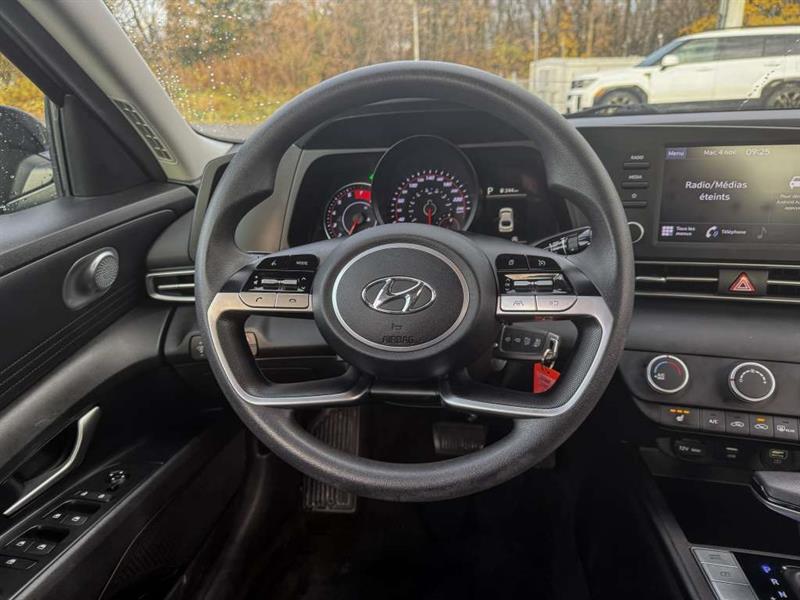 hyundai Elantra 2022 - 26