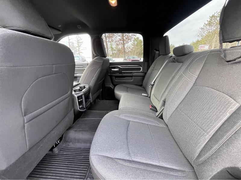 ram 3500 Big Horn 2024 - 16