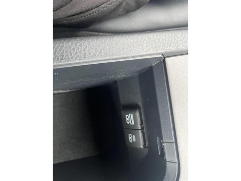 toyota Camry 2023 - 18