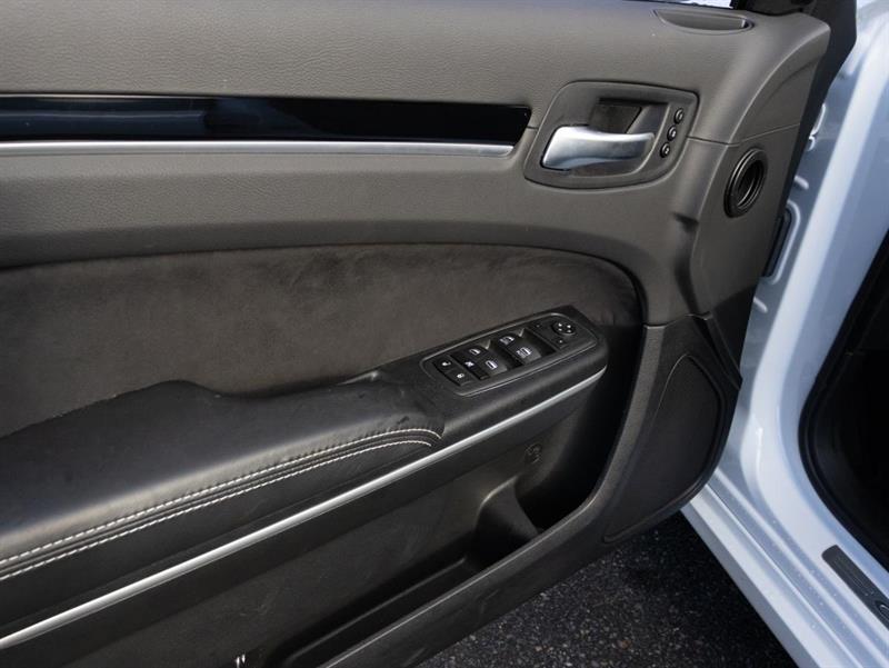 chrysler 300 2023 - 12