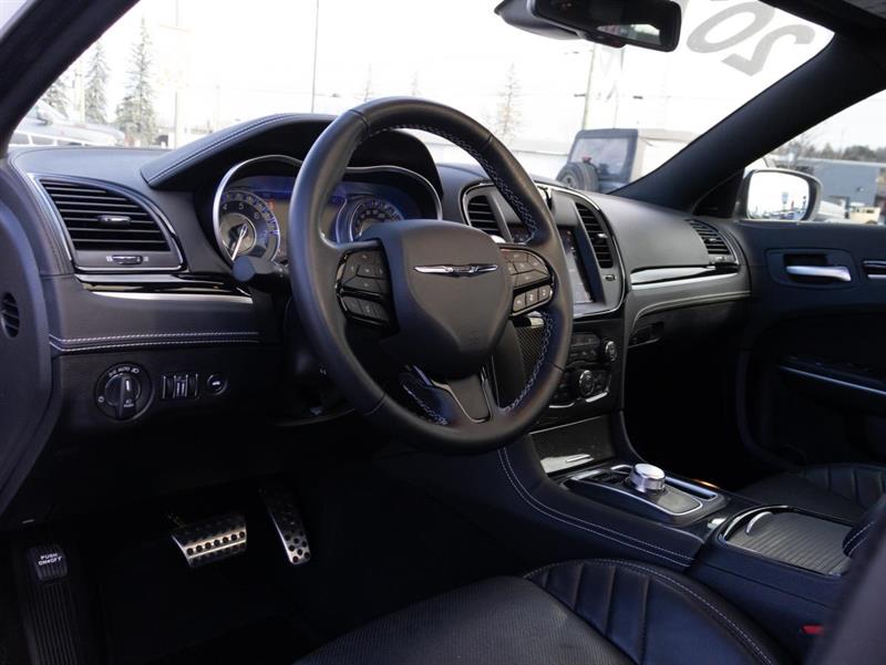 chrysler 300 2023 - 15