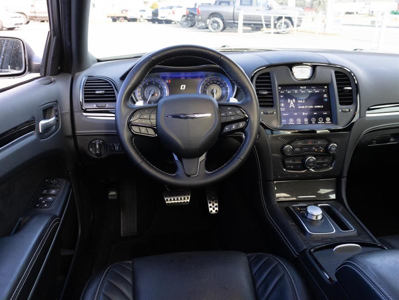 chrysler 300 2023 - 16