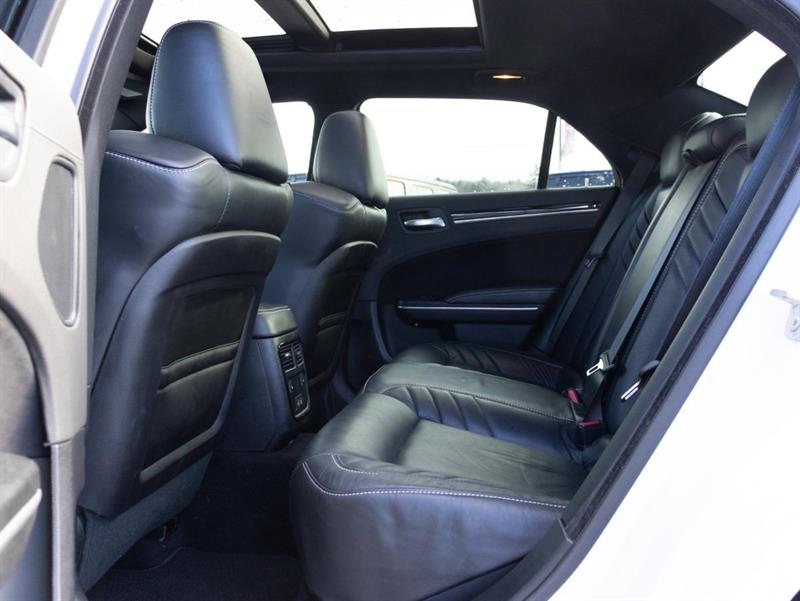 chrysler 300 2023 - 28