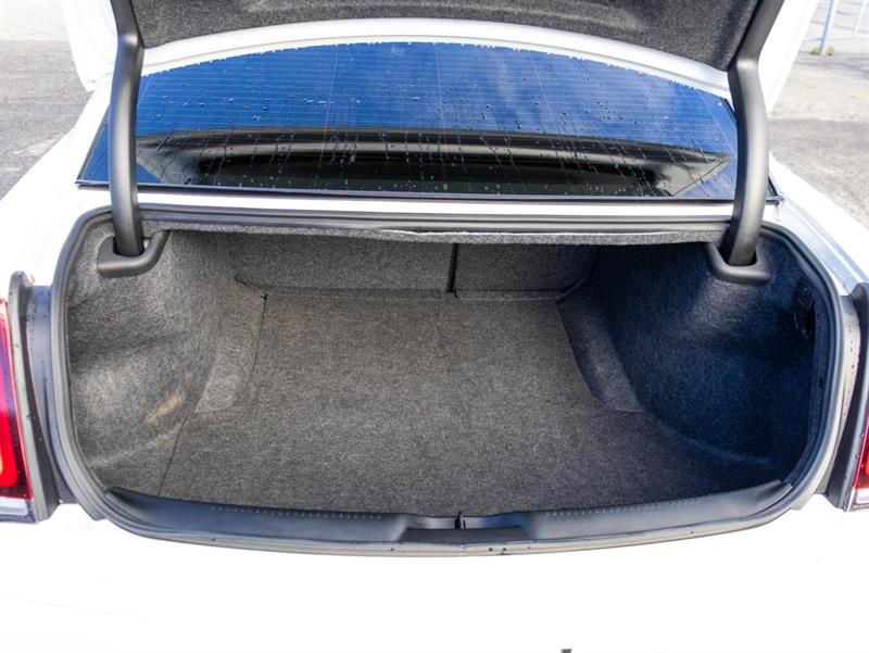 chrysler 300 2023 - 29