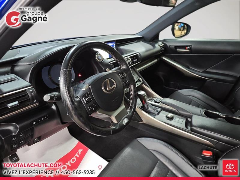 lexus IS 300 2018 - 11