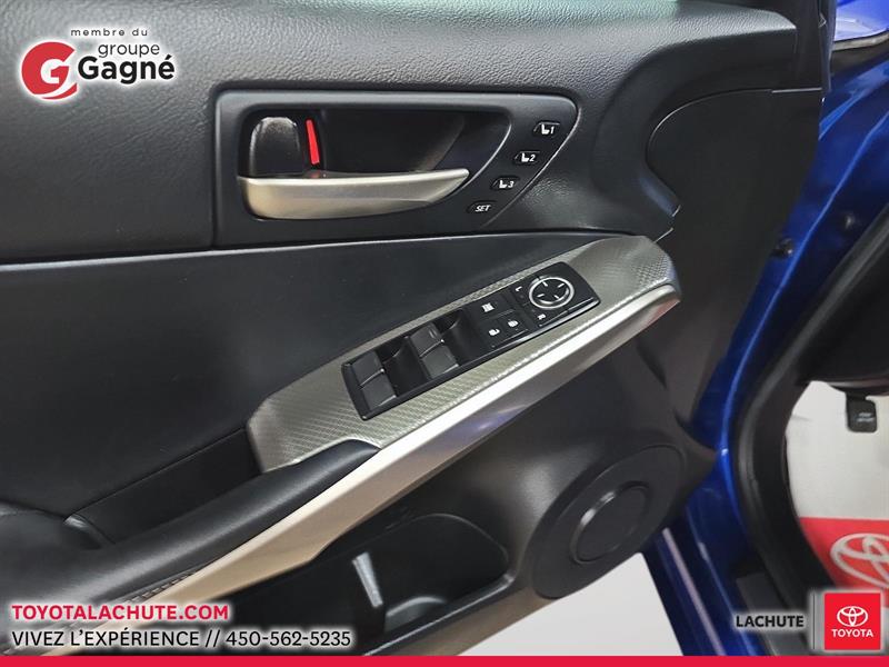 lexus IS 300 2018 - 12