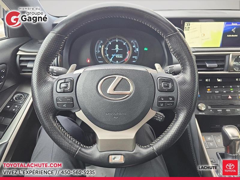 lexus IS 300 2018 - 13