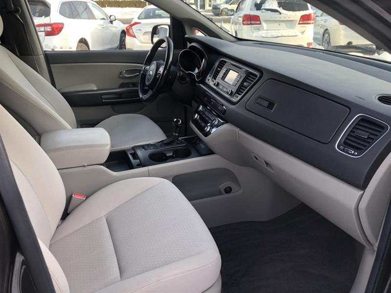 kia Sedona 2016 - 11