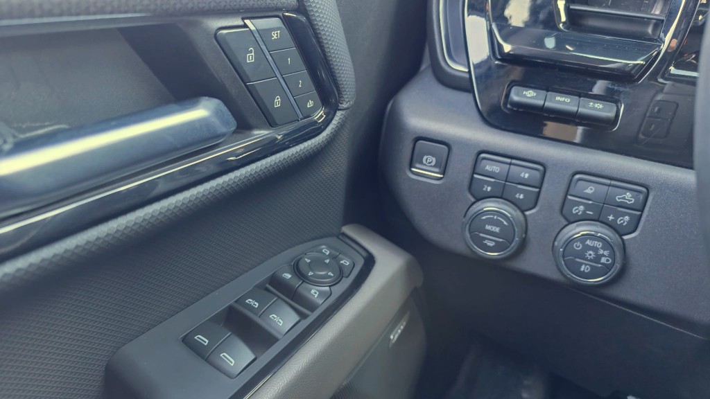 chevrolet Silverado 1500 2024 - 28