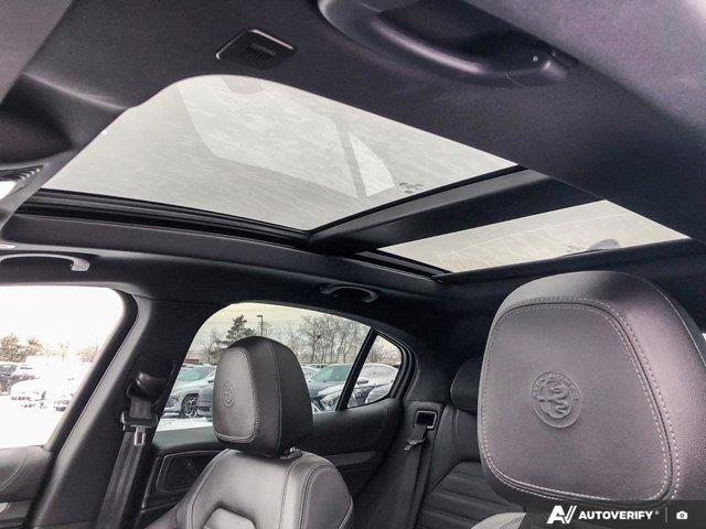 alfa romeo Stelvio 2022 - 25