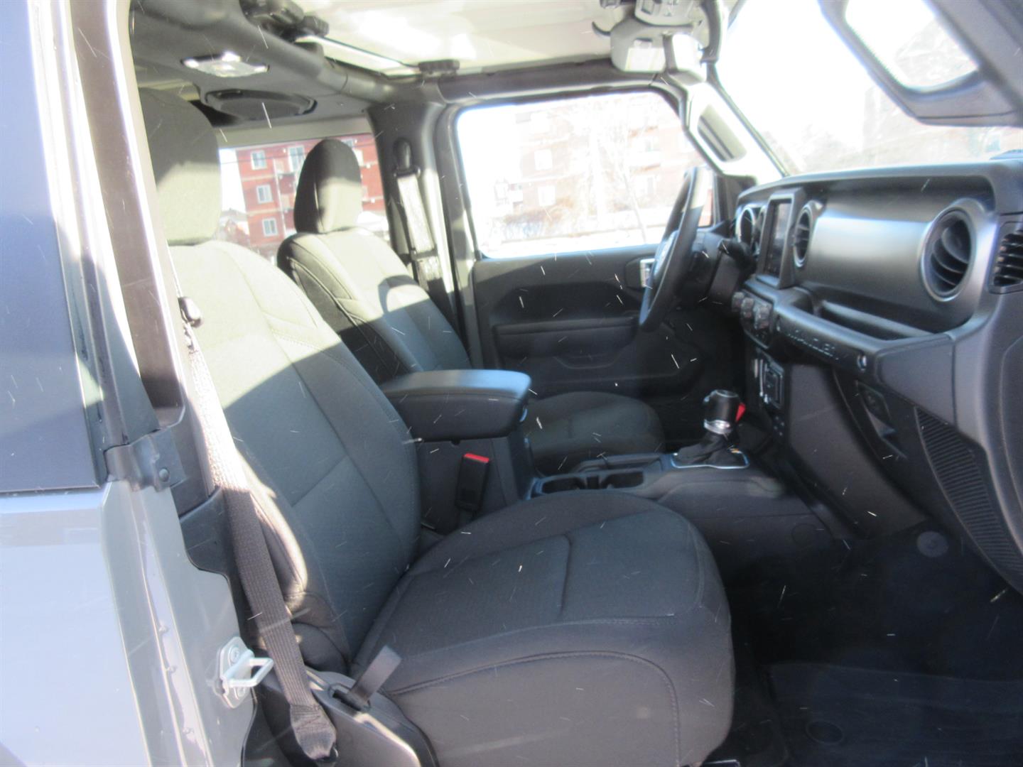 jeep Wrangler 2023 - 26