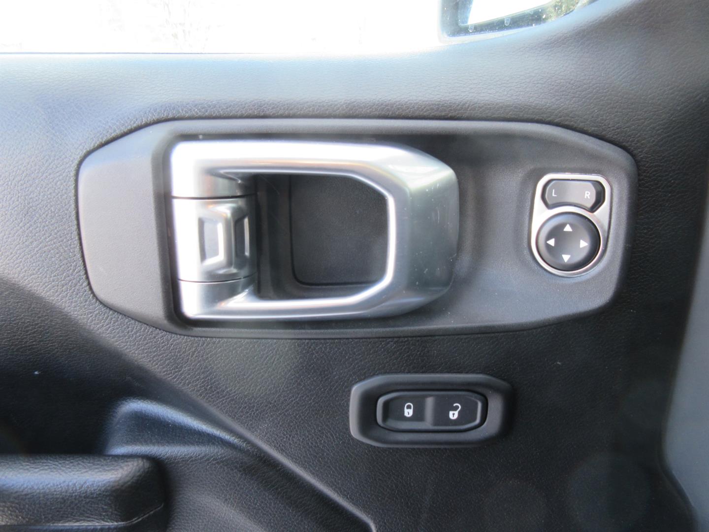 jeep Wrangler 2023 - 27