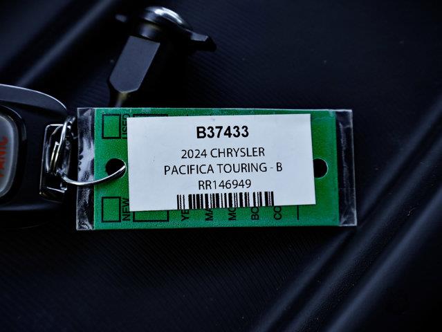 chrysler Pacifica 2024 - 31