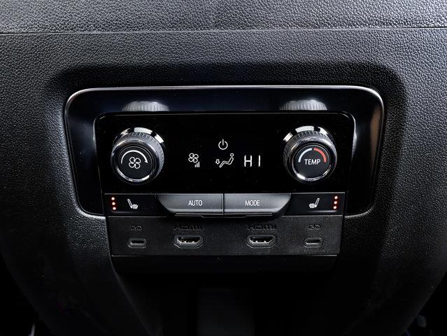 chevrolet Suburban 2026 - 35