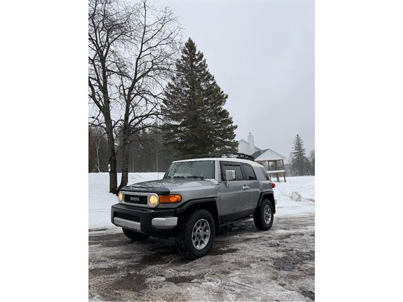 toyota FJ Cruiser 2011
