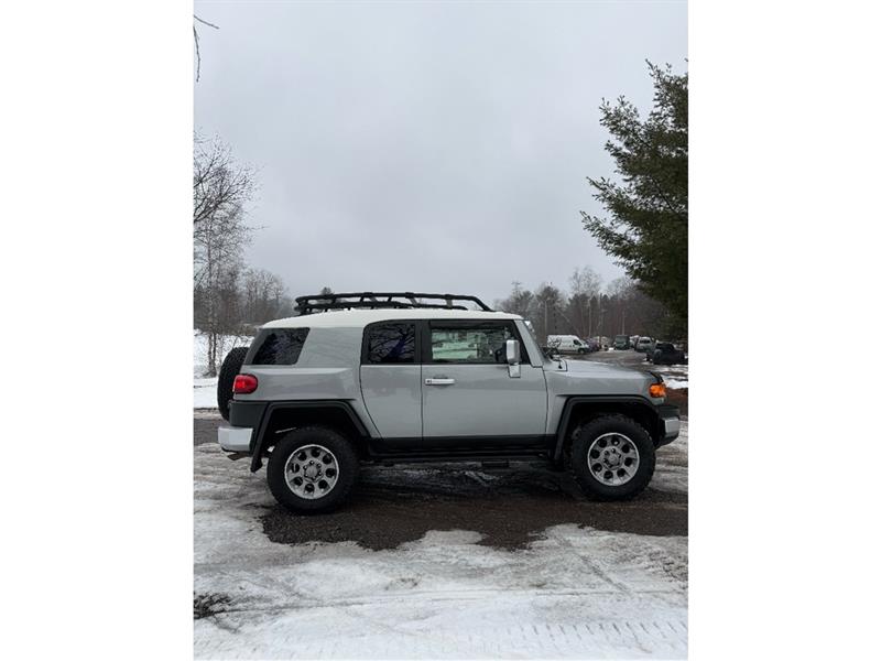 toyota FJ Cruiser 2011 - 4