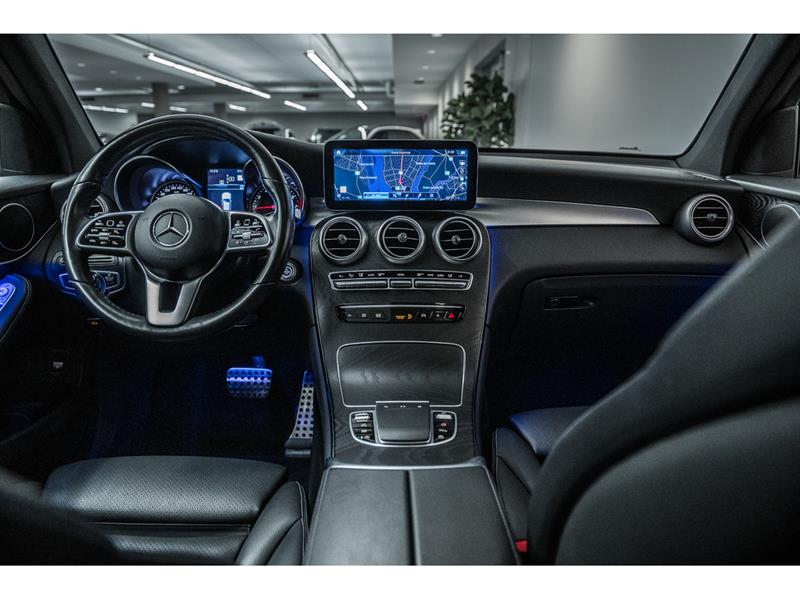 mercedes-benz GLC300 2022 - 27