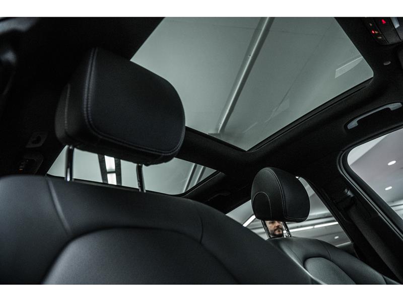 mercedes-benz GLC300 2022 - 32