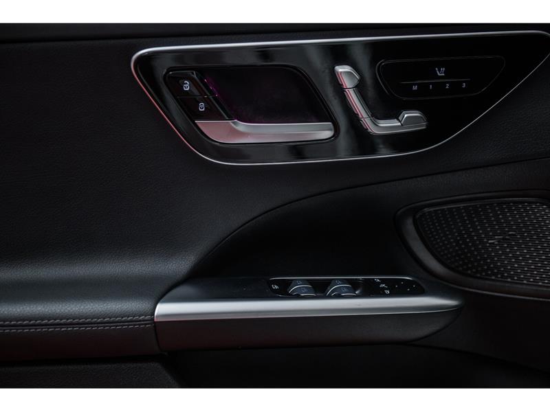 mercedes-benz C300 2024 - 12